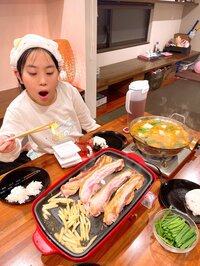 みきママ『晩御飯はサムギョプサルとスンドゥブ鍋です！！』