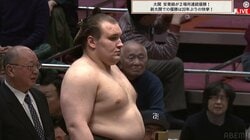 「何カップになるんだ」「鍋に使えそう」マカロンだけじゃなかった…安青錦が受け取った“デカすぎる”副賞にファン騒然