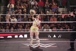 「完壁なビジュアル」人気日本人女子レスラーの“おはよう”動画にコメント殺到…ベルト片手に超ニッコリ「本当に笑顔が最高！」