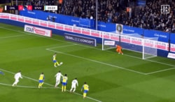 「GKめちゃくちゃキレてる…」日本人MFの“ど真ん中ふんわりPK”にファン驚愕！「どんなメンタルよ」「パネンカは尊敬する」