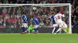 「相手バルサのFWよ？」日本の守護神・鈴木彩艶、弾丸サブマリンシュートを“超反応セーブ”でファン興奮「バケモンすぎ」「人間辞めてるやろ」