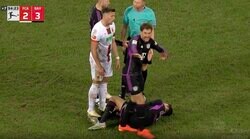 来るな！入ってくるな！「怖すぎるだろ」「めちゃくちゃ叫んでる」 エグすぎる“鬼畜っぷり”に相手選手もドン引きする瞬間　バイエルンの筋肉王がメディカル班を拒否