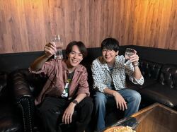花江夏樹&小野賢章、声優界随一の仲良しコンビが新宿で“夜あそび”！花江のトラウマ”鍋蓋卓球”も再来『声優28時間テレビ』