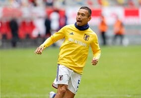 全員に強く求める「戦う姿勢」 遠藤航が語る“メンタルオバケ”長友佑都