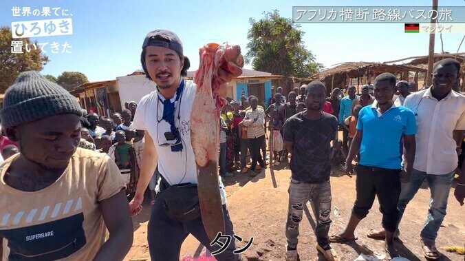 東出昌大、アフリカで生きた牛をさばく 逃げまどう姿に葛藤も「うまい！」命の恵みに感動 8枚目