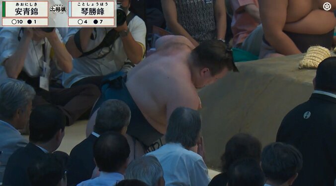 「見てられない」「歩き方がもう…」安青錦、花道を下がっていく姿にファン悲痛 「限界を超えてる」「休ませてあげて」 5枚目