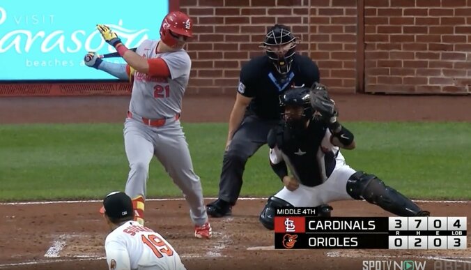 【写真・画像】何故、当たらない…？ 菅野智之、打者を狂わせた「鬼制球」「不思議そう」 絶妙に“内角をエグる”カットボール→空振り三振に戸惑う　1枚目