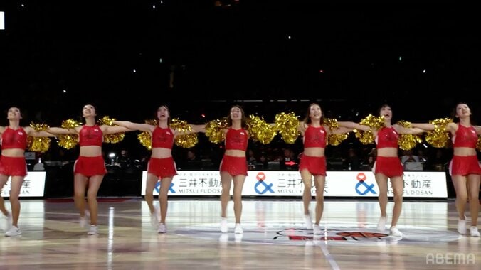 「美しい」バスケ日本代表チアの“華麗ダンス”が話題！「笑顔が素敵」「キレキレだ」“アカツキヴィーナス”が前転や足上げでアリーナ盛り上げ【バスケ男子日本代表】 4枚目