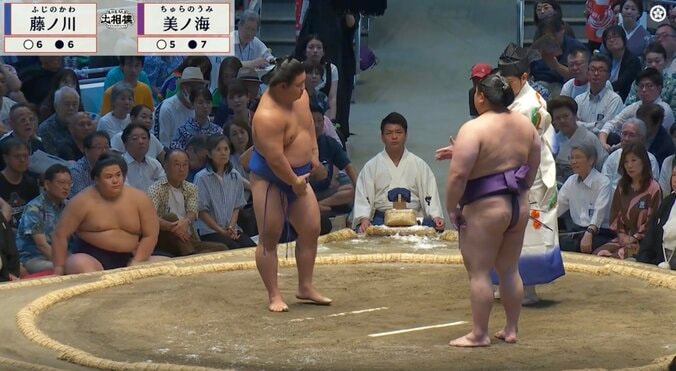 【写真・画像】「どうして」3敗・高安がまさか…相手に背を向け土俵割る 「勝ててたのに」痛い1敗をファンも惜しむ 1枚目