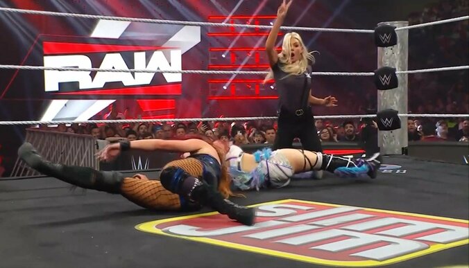 「めっちゃ美人レフェリー」注目の一戦で思わぬところにファン熱視線「ギャルレフェリー」「レフェリーかわいい」 5枚目