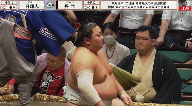 「Tシャツの存在感がスゴい」大相撲、砂かぶりに“気になる”著名人 「つい見てしまう」インパクト抜群な姿に騒然 2枚目