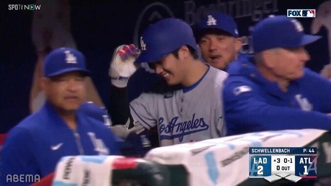 【写真・画像】「あれだけ打ち上がってスタンドインとは」大谷翔平、高角度8号弾に投手が呆然 打球を見上げ“思わず後退り”…驚きの声　1枚目