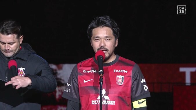 元日本代表FW「浦和レッズの監督として戻ってくる」と宣言も「なぜ英語」「通訳を介すな笑」引退セレモニーで突然の英語スピーチはじめファン爆笑 4枚目