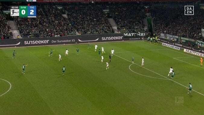 日本代表DF「ごっつぁんアシスト」が幻に…「めちゃくちゃいい攻撃関与だったのに」VAR→オフサイド取り消しでファン落胆 3枚目