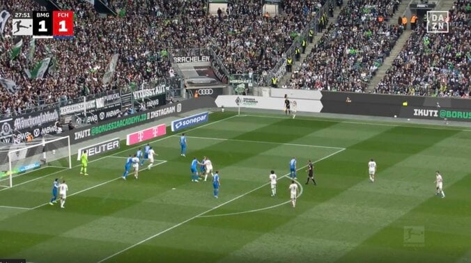 「エグすぎん？」町野修斗、美しすぎる“超ロングスロー”炸裂「飛びすぎやろ」「すげえな」相手DFが混乱→驚異のボール軌道…スタジアム騒然 3枚目