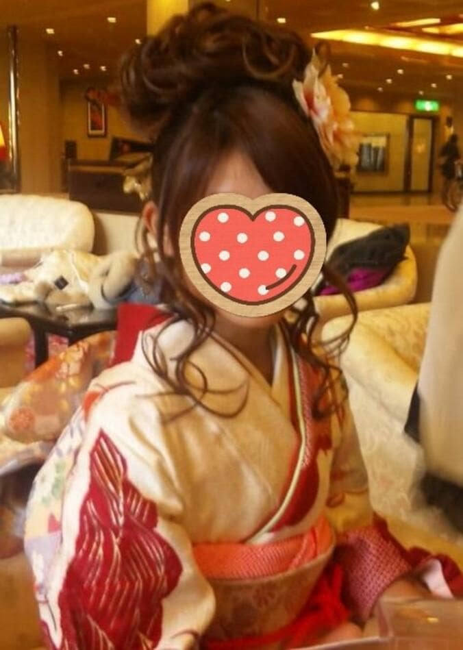  モト冬樹、娘の成人式での写真を公開「立派な大人になって欲しい」  1枚目