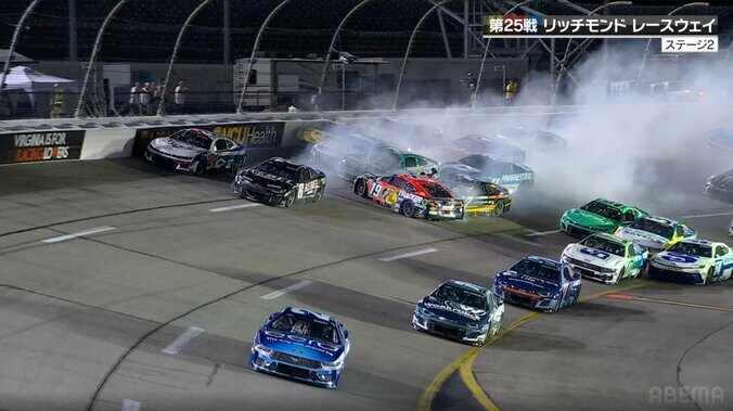 【写真・画像】クラッシュの裏で「カメラが消えた」 レース中の直撃ハプニングに「カメラｗ」「カメラーーーーーーｗ」中継騒然　1枚目
