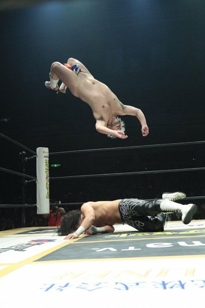 生中継でリアル放送事故！スタッフから悲鳴　新王者“カリスマ”佐々木大輔、男色ディーノを棺桶葬 2枚目