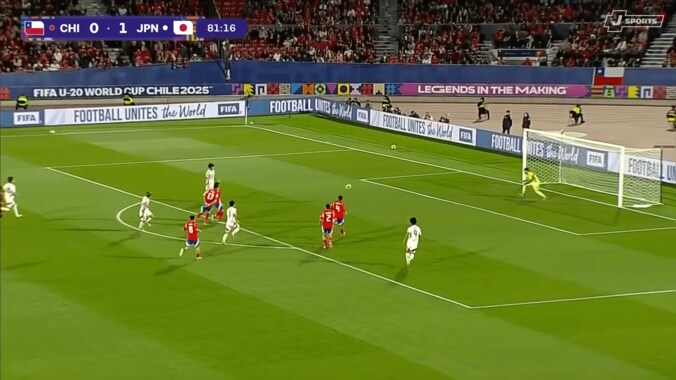 横山の鋭いミドルシュート