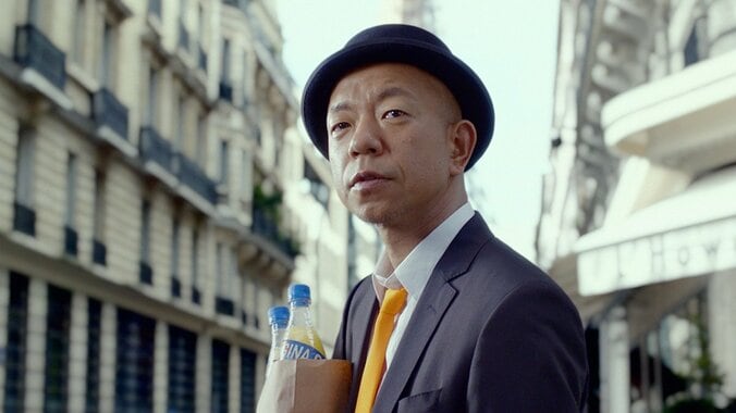 小峠がオランジーナCMに出演！フランス人俳優・ヴァンサン・カッセルの弟分役を熱演 1枚目