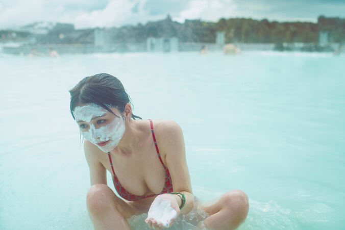 【写真・画像】長濱ねる、アイスランド“世界最大の露天風呂”で泥パック 2nd写真集から先行カット第10弾　1枚目