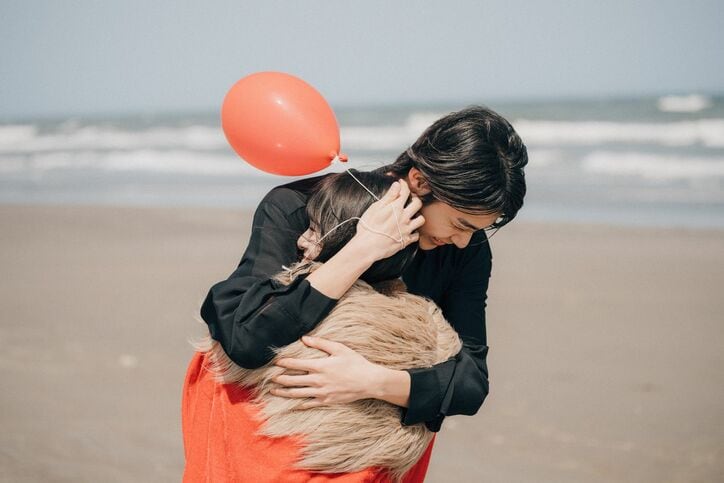 美人すぎる青学生、17歳俳優と告白成立!5歳差カップル誕生に「もうキスして!」「最高の2人」視聴者大興奮『花束オオカミ』最終回