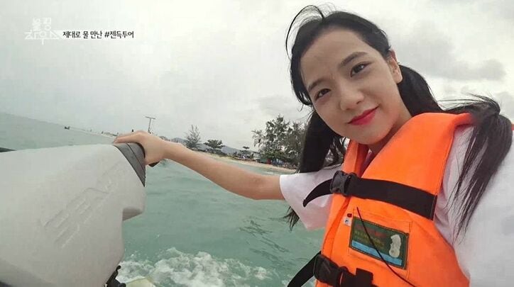 BLACKPINKのリサ、故郷・タイで両親がサプライズ登場！リサの涙にメンバーももらい泣き…