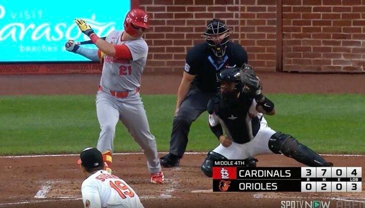 【写真・画像】何故、当たらない…？ 菅野智之、打者を狂わせた「鬼制球」「不思議そう」 絶妙に“内角をエグる”カットボール→空振り三振に戸惑う　1枚目