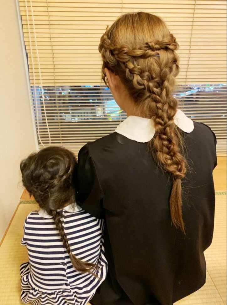 ギャル曽根、3歳娘とお揃いのヘアスタイルを公開「後ろ姿が親子そっくり」「可愛い」の声