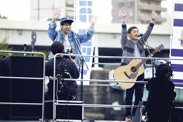 ゆず、船上ライブで隅田川の空に「栄光の架橋」響かせる＆ツアー3公演追加決定