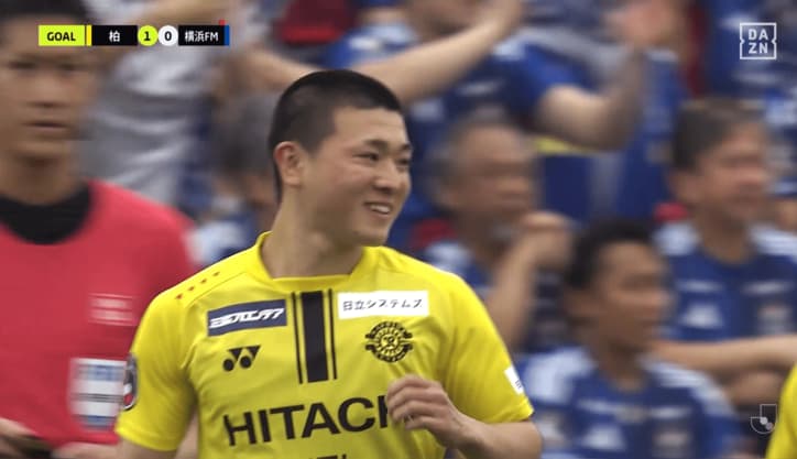 柏での初ゴールを喜ぶ小見洋太