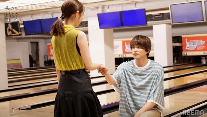 白洲迅、ひざまずいて手を握り…堀田茜を軽々お姫様抱っこ！王子様すぎて胸キュン『私たち結婚しました』第7話