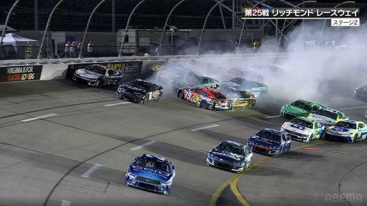 【写真・画像】クラッシュの裏で「カメラが消えた」 レース中の直撃ハプニングに「カメラｗ」「カメラーーーーーーｗ」中継騒然　1枚目
