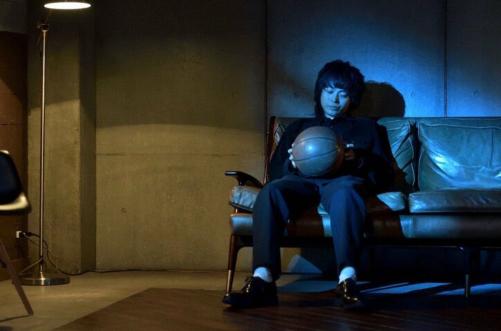 圭司（山田孝之）と祐太郎（菅田将暉）がスプーン曲げ！？野田洋次郎が元・天才超能力少年を演じる『dele』第4話あらすじ（場面写真15枚）