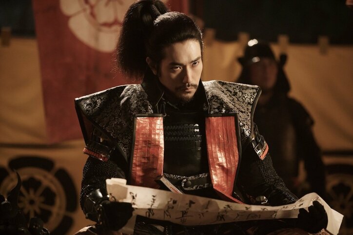 新田真剣佑、鈴木伸之、渡邊圭祐らの個性溢れるユニフォーム×鎧姿『ブレイブ ‐群青戦記-』場面写真