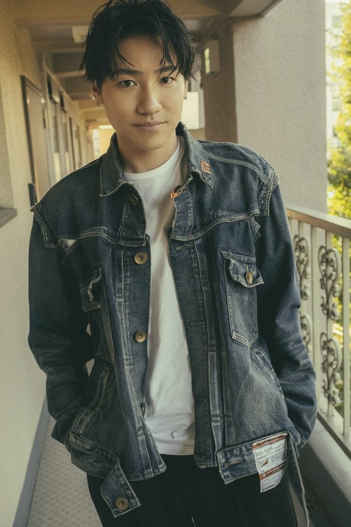 関口メンディー×小森隼「自分で決めつける必要はない、もっといろいろな役をやっていきたい」映画『昨日より赤く明日より青く』対談