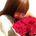 平愛梨、誕生日に長友から「バラの花束」が届く