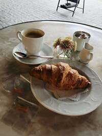 武東由美　『ポンムとライルとカフェでモーニング』