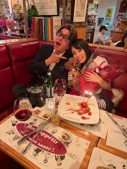  川崎麻世、妻の誕生日を前倒しで祝福「美味しい楽しいバースデーディナーでした」 
