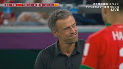 エンリケ監督、怒り露わで「唇プルプル」判定に不満そうな仕草のスロー映像がシュールすぎて「じわるwww」と話題に