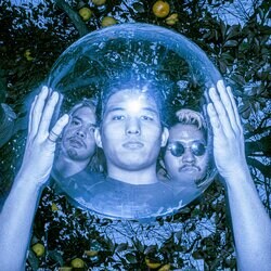 Dos Monosが第二期活動スタートを宣言し、3年ぶりの新アルバム「Dos Atomos」を5月にリリース。