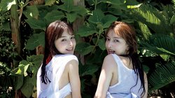 “無敵のグラビア姉妹”Erika・百瀬まりな、無邪気に戯れ合う“国宝級”カット 『FRIDAY』表紙＆巻頭13P