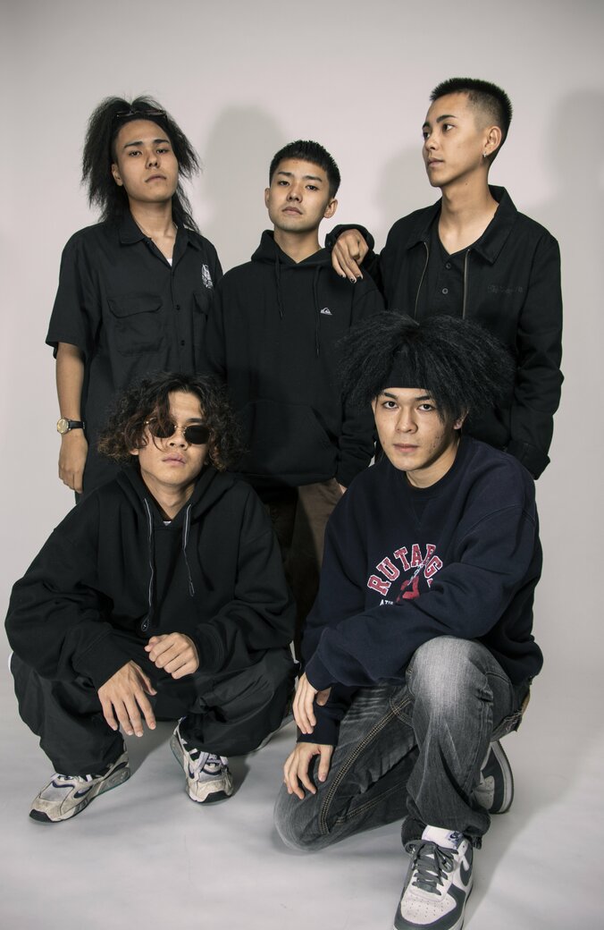 バイラルチャートで急上昇し注目を集めている沖縄の新世代ヒップホップクルーSugLawd Familiarによる最新シングル「BOUNCE THE GARDEN」をリリース。 2枚目