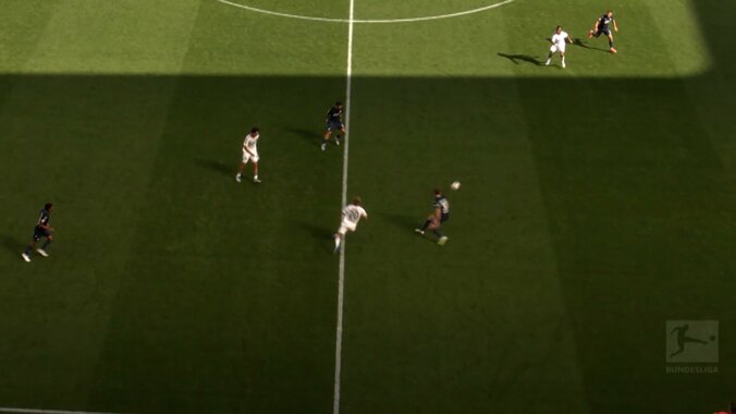 堂安律が「フランクフルトの中心」“美しすぎるダイレクト連携”が話題！新加入ながら「ずっと前からいる感覚」 4枚目