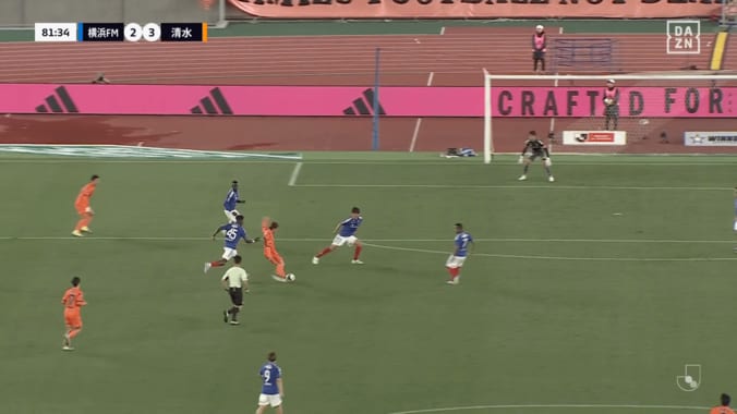 乾貴士が伝説ゴラッソを再現！？「W杯ベルギー戦だ」「魔法をかけた」「スーパーな一撃」絶品ドリブルシュートでファン魅了 5枚目