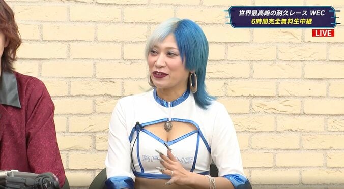 ぱーてぃーちゃん信子、レース中継にレースクイーン姿で登場「朝から稼働している」 冒頭から胸元露わな大胆衣装にファン熱視線 2枚目