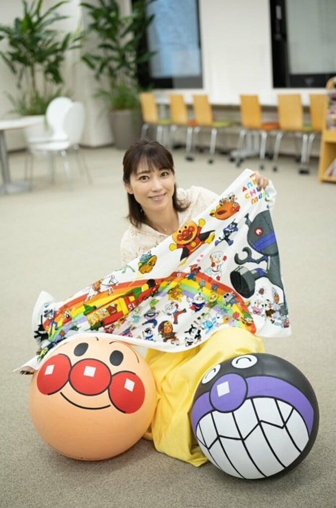 飯田圭織、子ども達に届いた『アンパンマン』グッズを紹介「あたたかな心遣いに感激」 1枚目