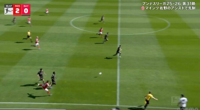 【写真・画像】何が起きた…！？ 佐野海舟、目を疑う“衝撃の光景”「体強すぎ」「忍者かよ！」腕を掴まれながら“ジャンピングトラップ”→神アシスト炸裂　1枚目