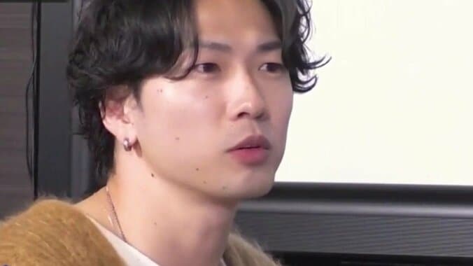 32歳イケメンダンサー、女性芸人と甘すぎる手つなぎ＆指すりすり「いつもしちゃう」 4枚目