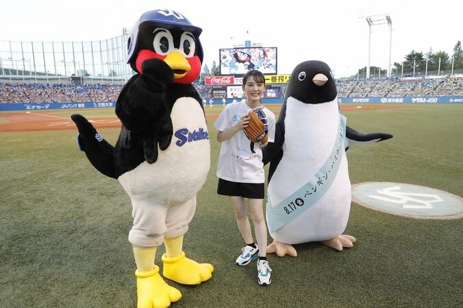 北香那、初の始球式をノーバウンドで大成功「楽しかったです！」 1枚目